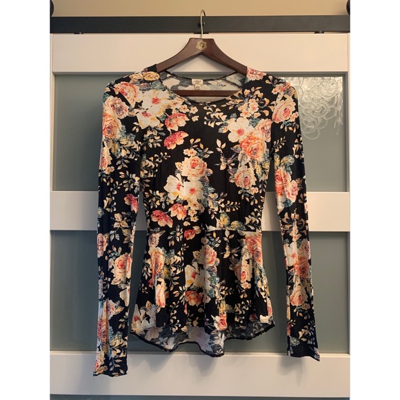 Aritzia Wilfred Fabre Floral Peplum Shirt, XS - Picture 3 of 4